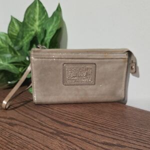 🔥🔥🔥Coach Poppy Tan Glitter Leather Wristlet Clutch